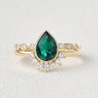 2.0 CT Pear Emerald May Birthstone Vintage Bridal Ring Set in 925 Sterling Silver - Danni Martinez